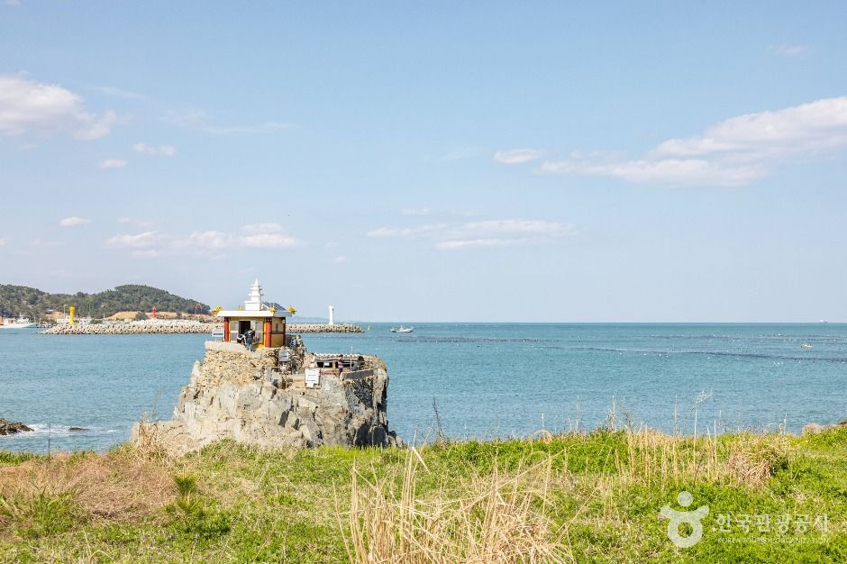 Osiria Coastal Walk (오시리아 해안산책로)