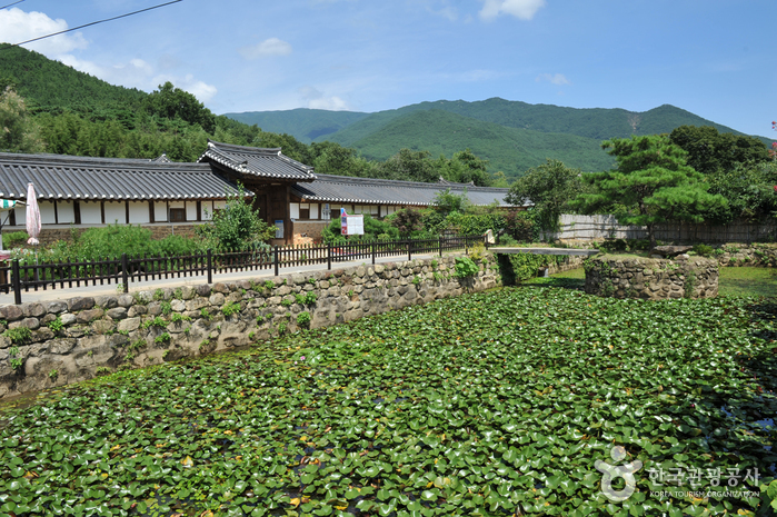Gurye Unjoru Historic House (구례 운조루 고택)