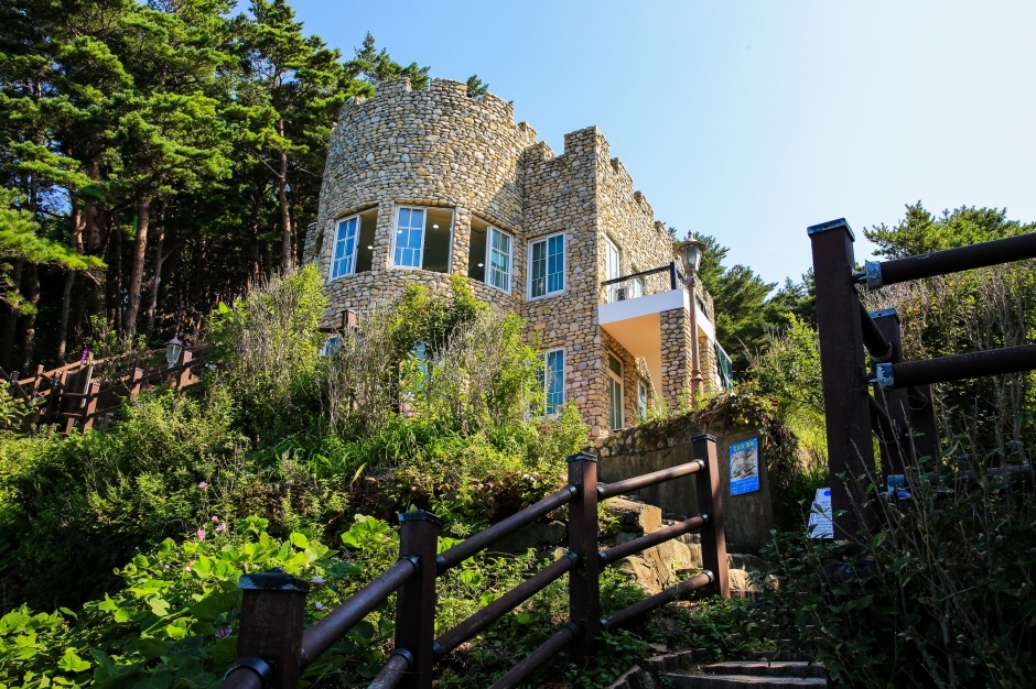 Castle at Hwajinpo (화진포의 성(김일성별장))