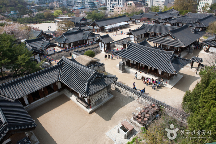 Myeong-dong, Namdaemun, Bukchang-dong, Da-dong and Mugyo-dong Special Tourist Zone (명동 남대문 북창동 다동무교동 관광특구)