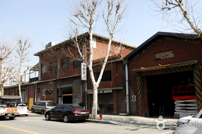 Daelim Changgo Gallery (성수동 대림창고 갤러리)