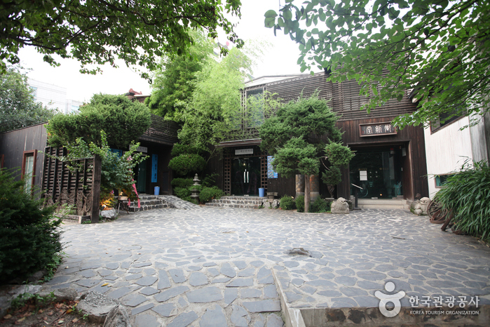 Kyung-In Museum of Fine Art (경인미술관)