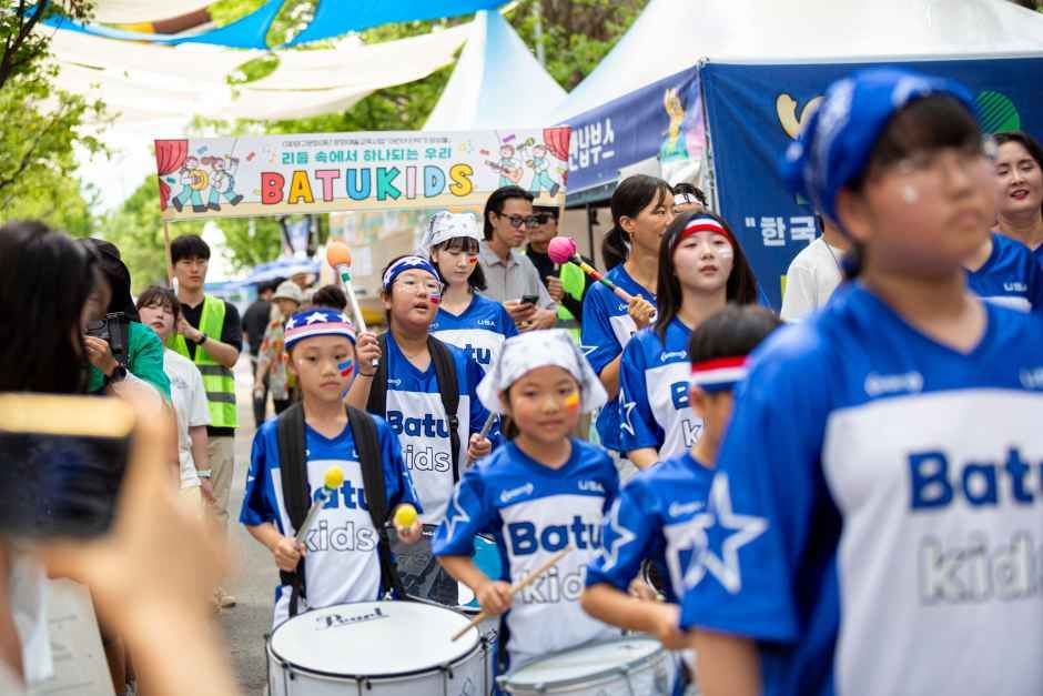 Korean Central Land Youth Yanggu Navel Festival