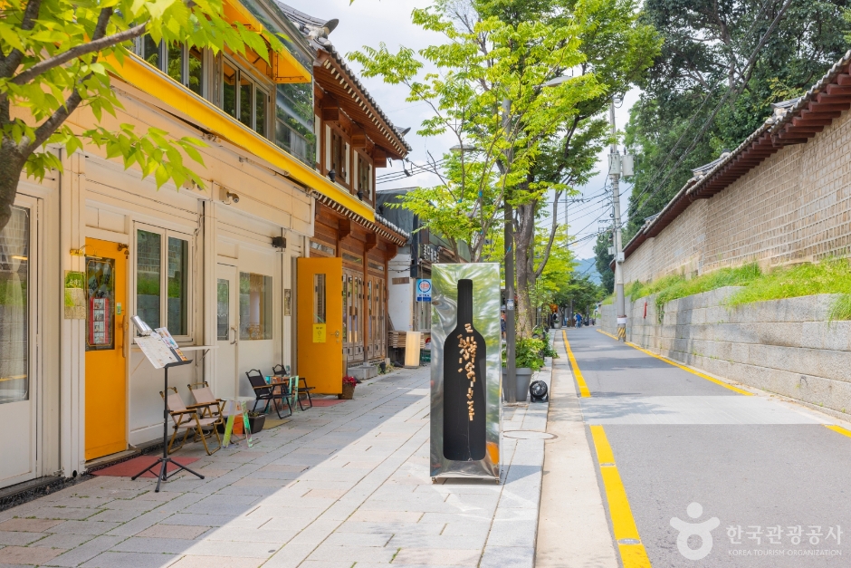 Seosulla-gil Road (서순라길)